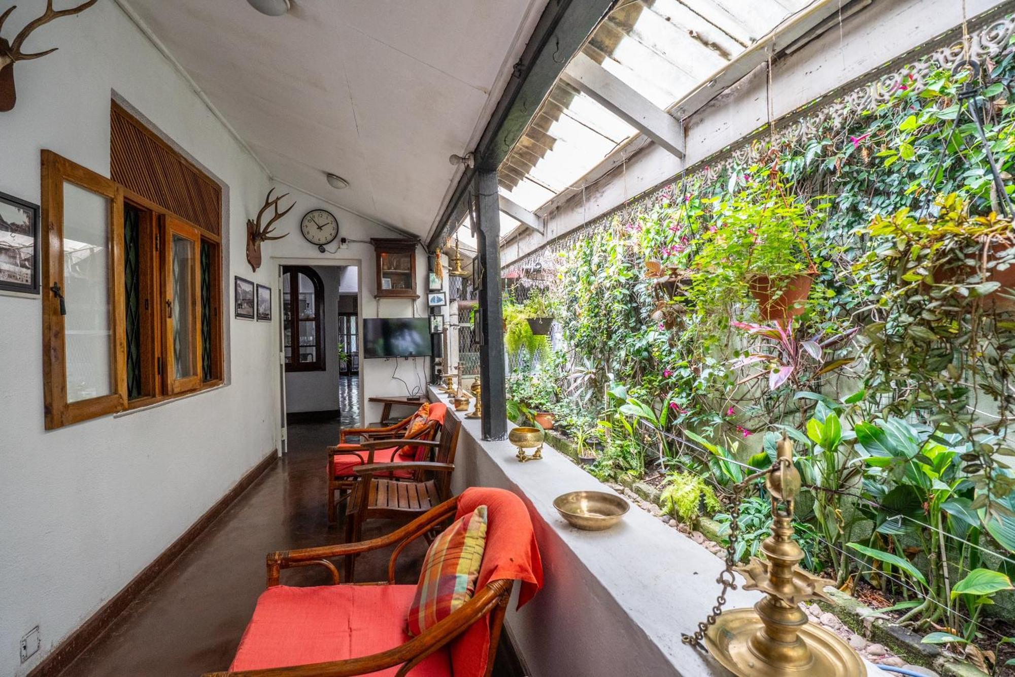Kandy Inn Madugalle'S Family Guest House Exterior foto