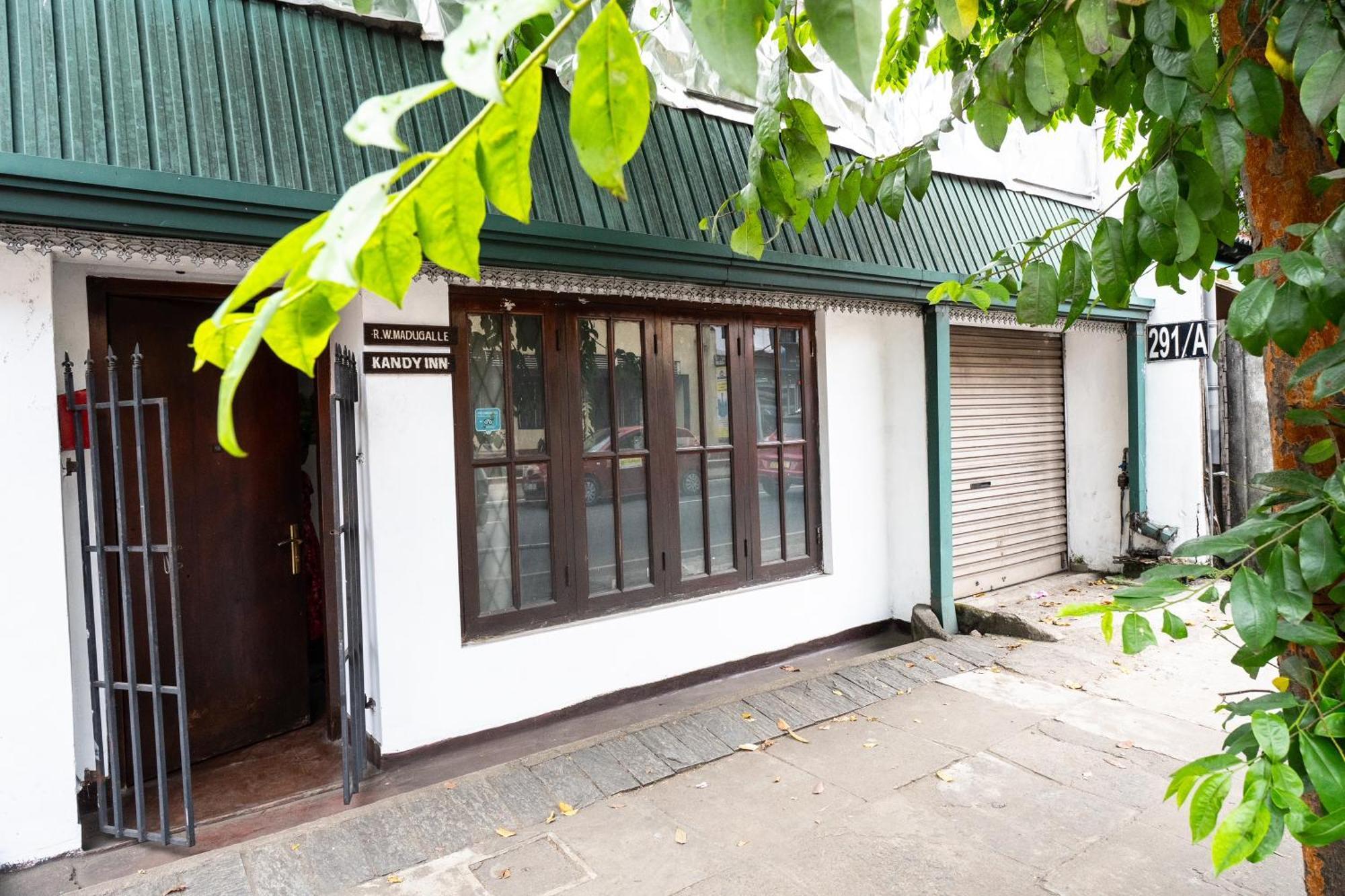 Kandy Inn Madugalle'S Family Guest House Exterior foto